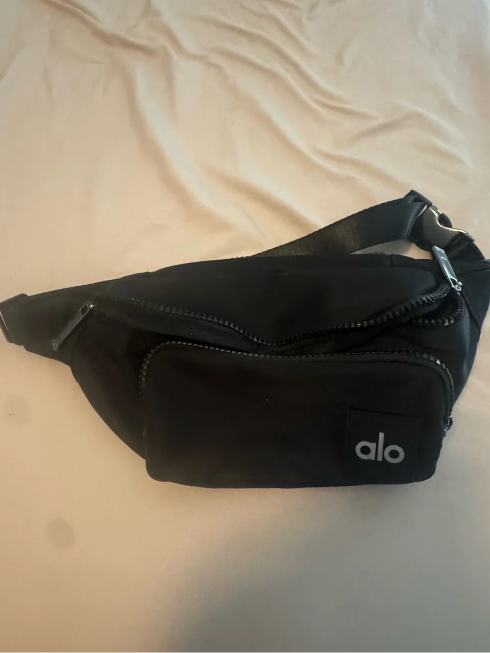 ALO Yoga Explorer Fanny Pack - Picture 3 of 4